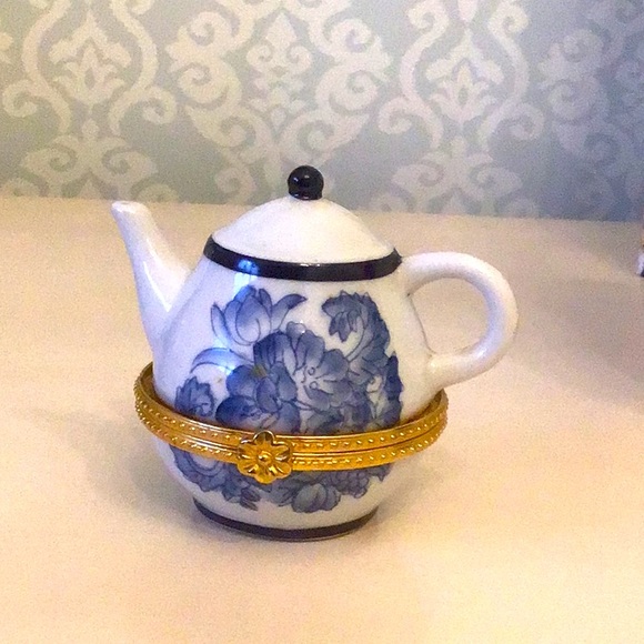Lovely ceramic tea pot, hinged box- very good condition - Picture 1 of 5